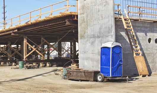 this group of ready-to-use portable toilets keeps construction site workers clean and productive